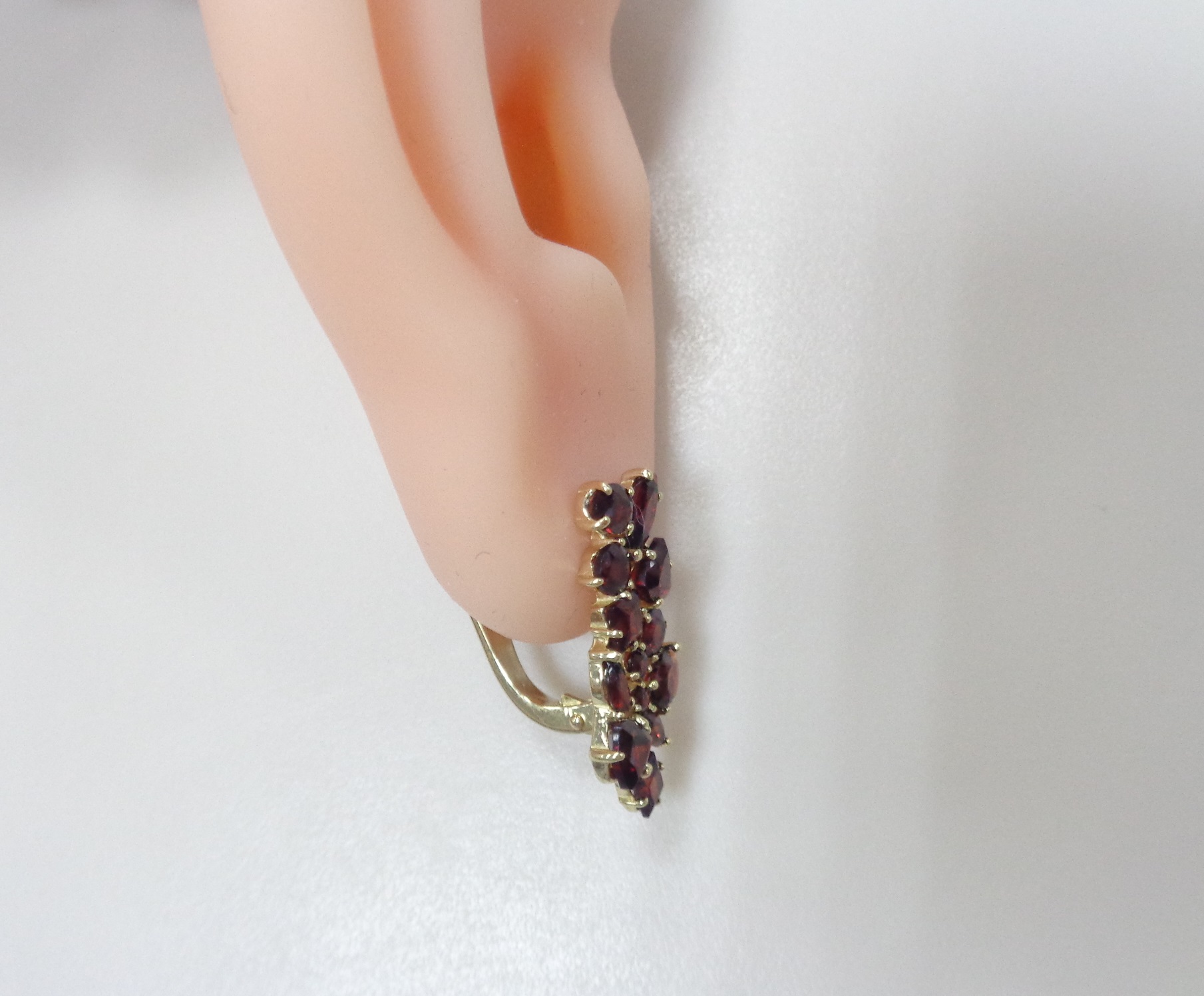 Серьги из желтого золота с гранатами